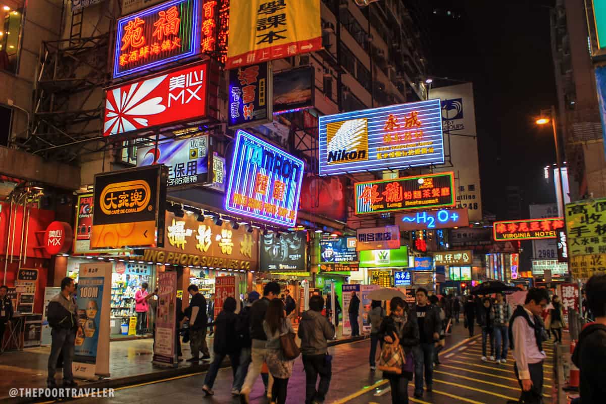 Mong Kok Night Market Budget Shopping In Hong Kong The Poor Traveler Blog 