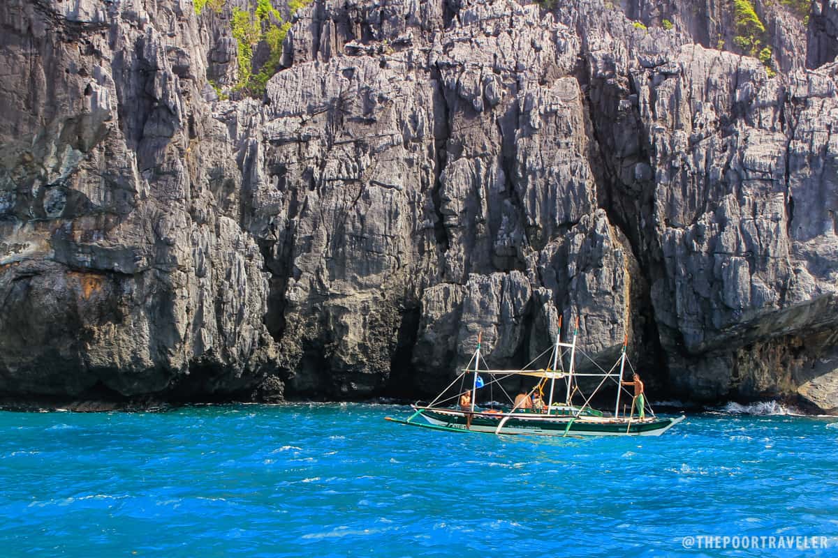 matinloc island cliffs el nido