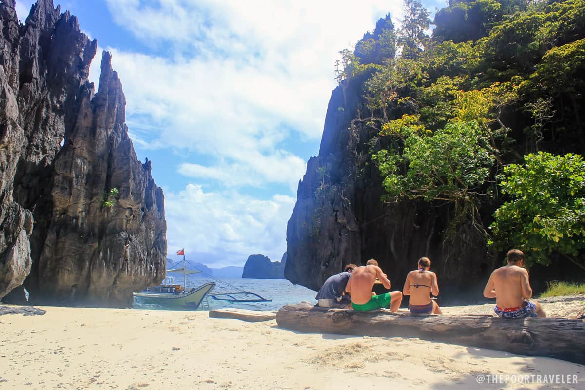payong payong beach tourists el nido