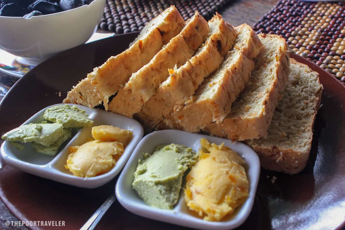 Complimentary squash loaf bread with mango and pesto spreads. Yep, free.