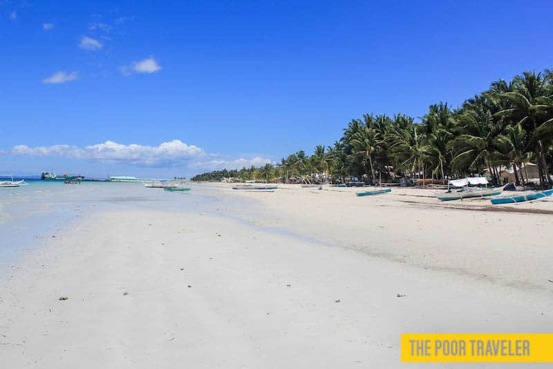 Santa Fe's wide bed of white sand