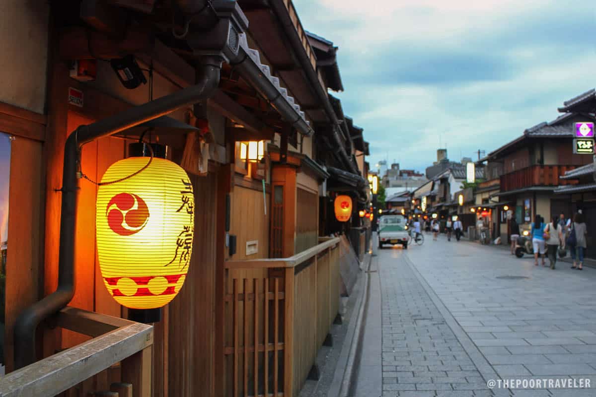 Hanami-koji Street