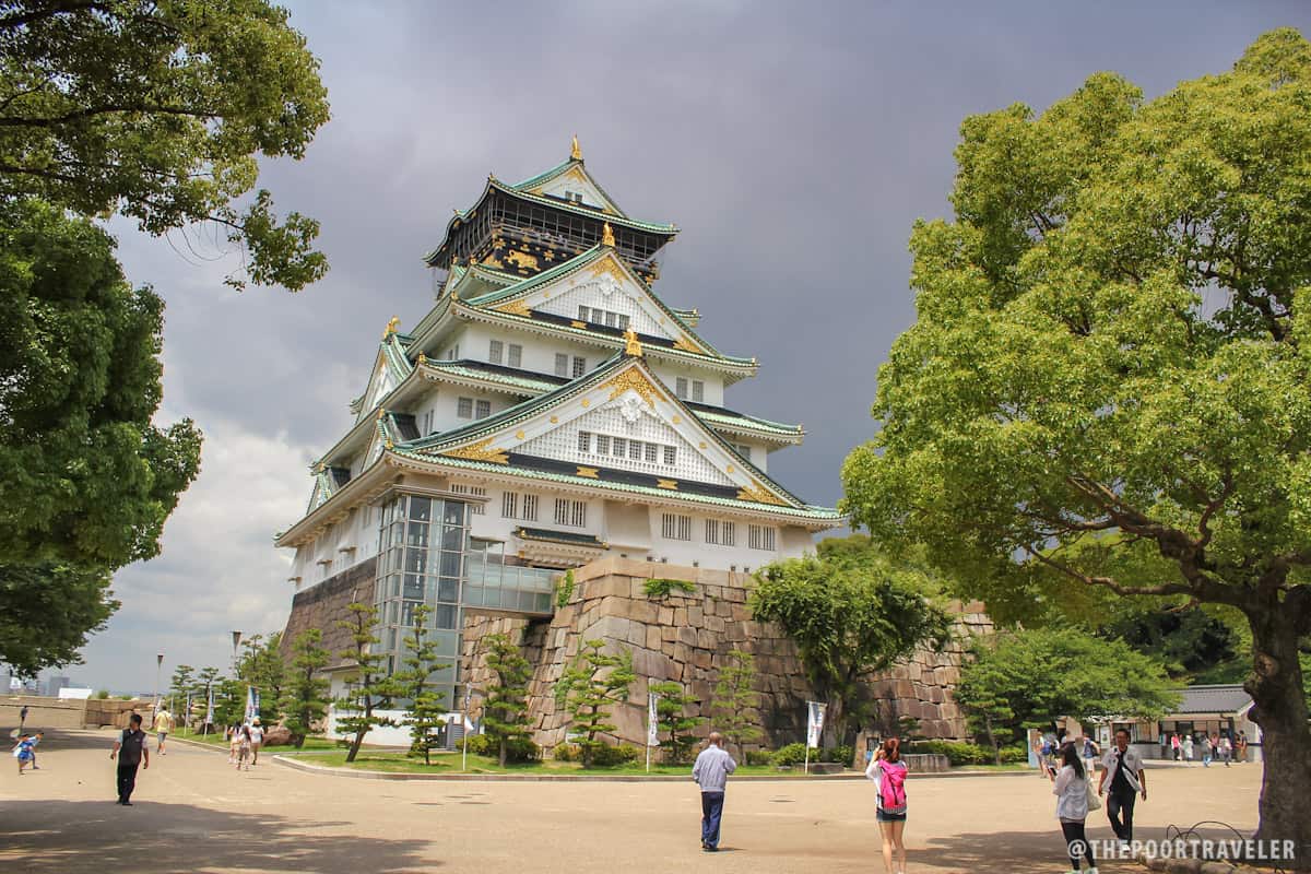 The imposing Osaka Castle (Osakajo)