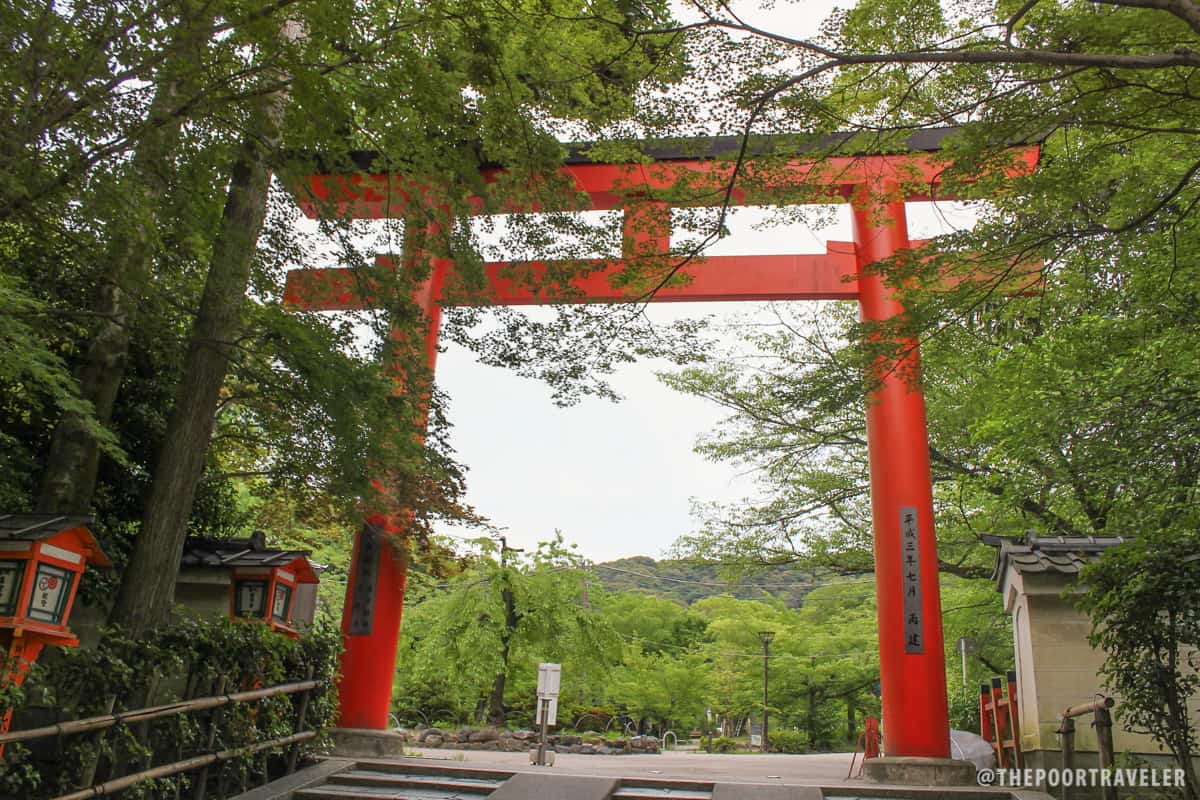 The gate by the entrance to Maruyaka-koen