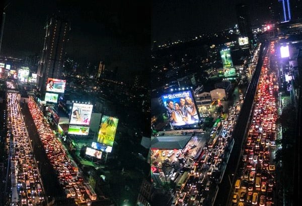 Rush hour + rain = Hellish traffic. Photo by Robx Bautista of The Travelling Dork