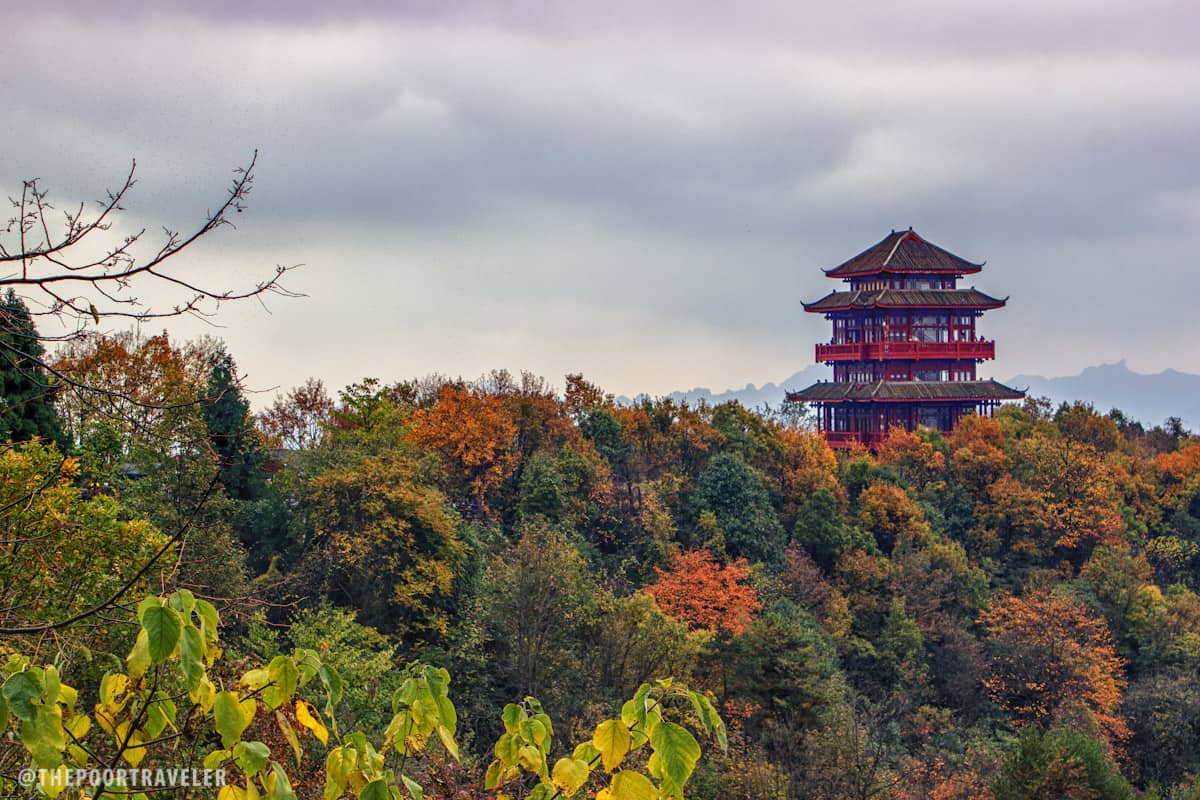 Tian Zi Ge (Tianzi Pavilion). Perched on a cliff, the six-story pagoda allows breathtaking view of the famous peaks.