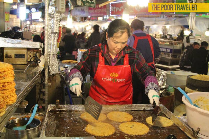 Bindaetteok reminds me so much of Osaka's okonomiyaki. But instead of cabbage, they use mung beans.