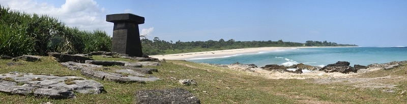 The Sumbanese spend great fortunes to build tombs and organize large feasts to commemorate both tomb-building and burials. The grander the tomb and the feasts, the stronger the message sent about the sponsors social standing. 