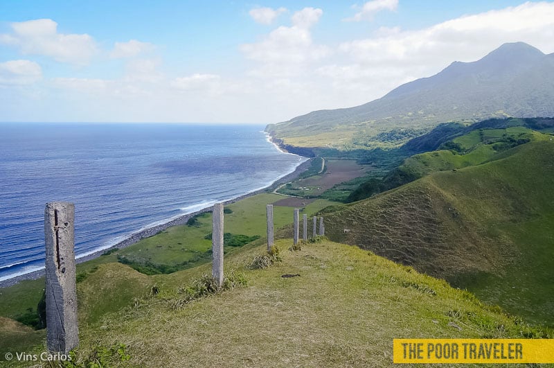 Vayang Rolling Hills offers a great view of Chadpidan Boulder Beach.