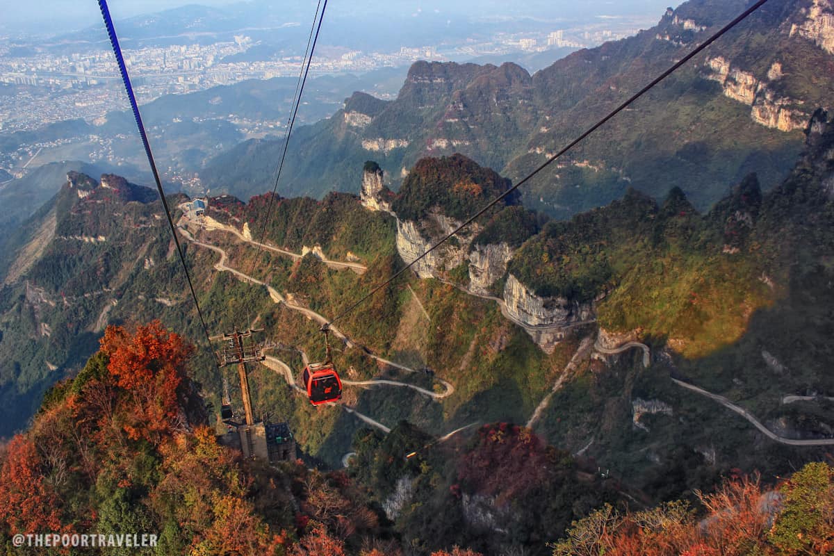 Meandering below the cable car is the Heaven-Linking Avenue, an 11-km road with 99 bends.