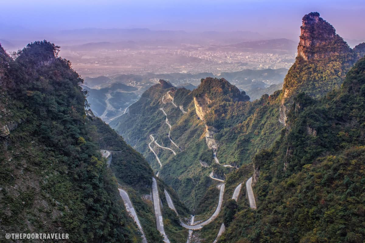 View of the Big Gate Road from the end point, the Tianmen Cave