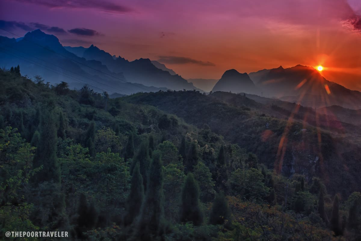 The sun plunges into Tianmen Mountain...