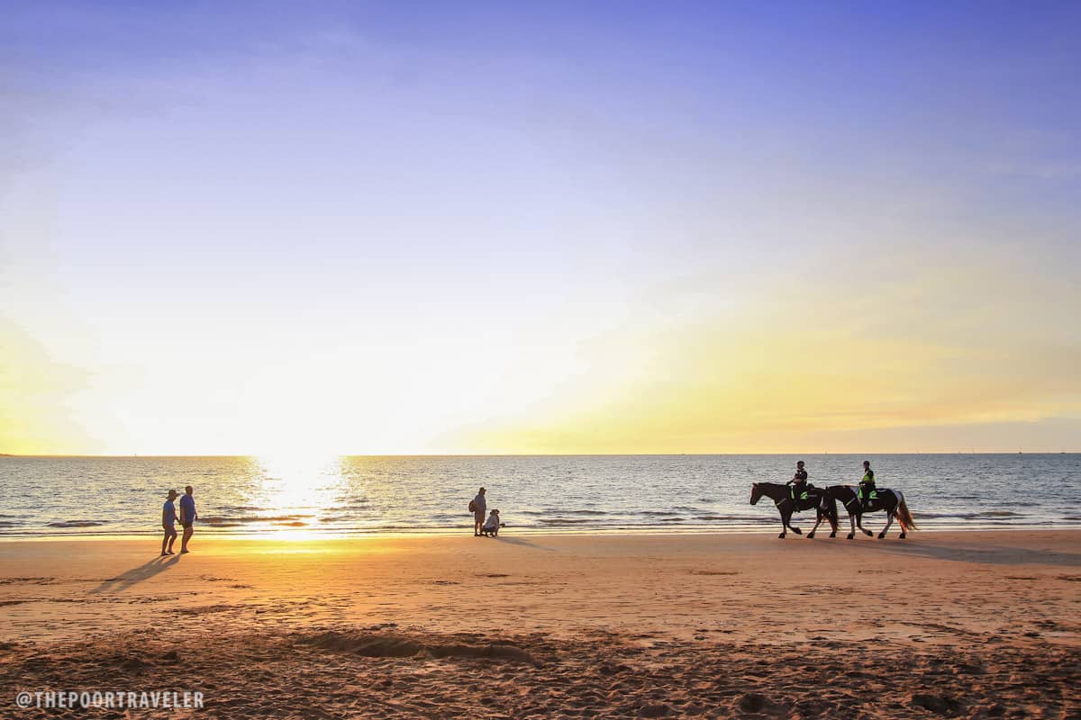 Mindil Beach faces west, allowing a fantastic view of the sunset.