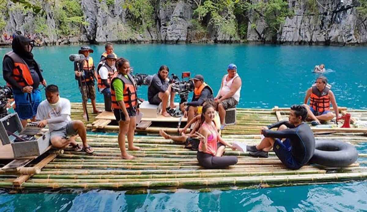 Direk Antoinette Jadaone with Kim Chiu, Xian Lim, and the rest of the production staff of All You Need is Pag-ibig at Kayangan Lake.