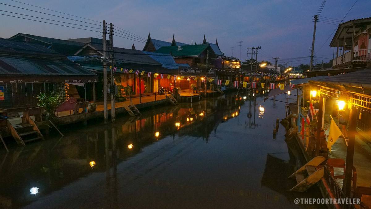 Amphawa Floating Market Dusk Moment