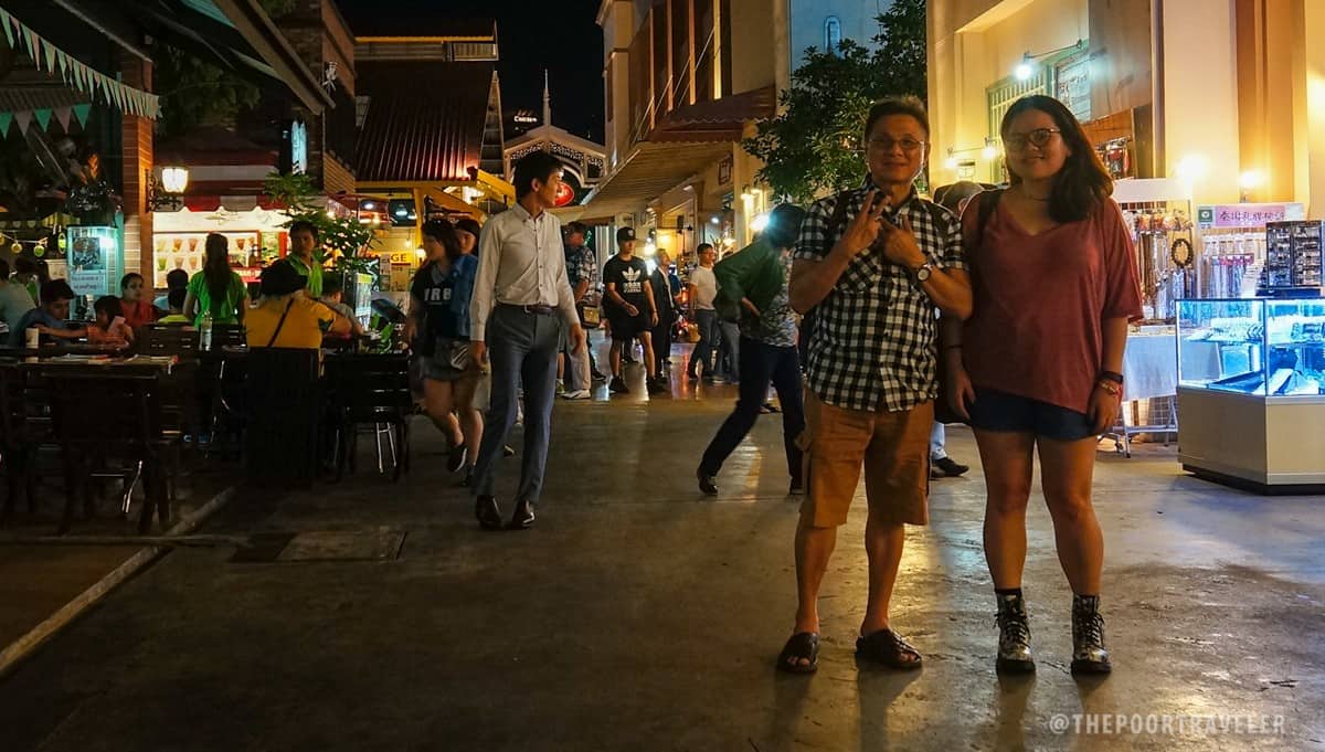 With Ricky Lo of The Philippine Star and Pam Pastor of Inquirer in Asiatique The Riverfront Warehouse 6