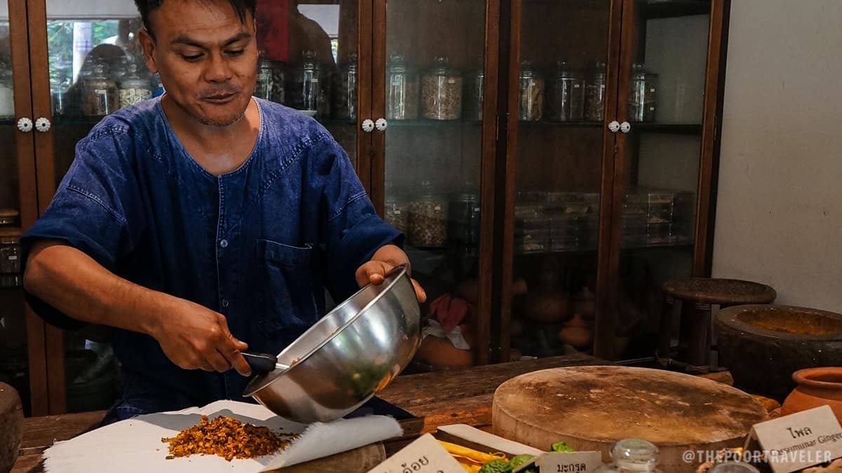 The making of herbal Press for Spa Treatment. 