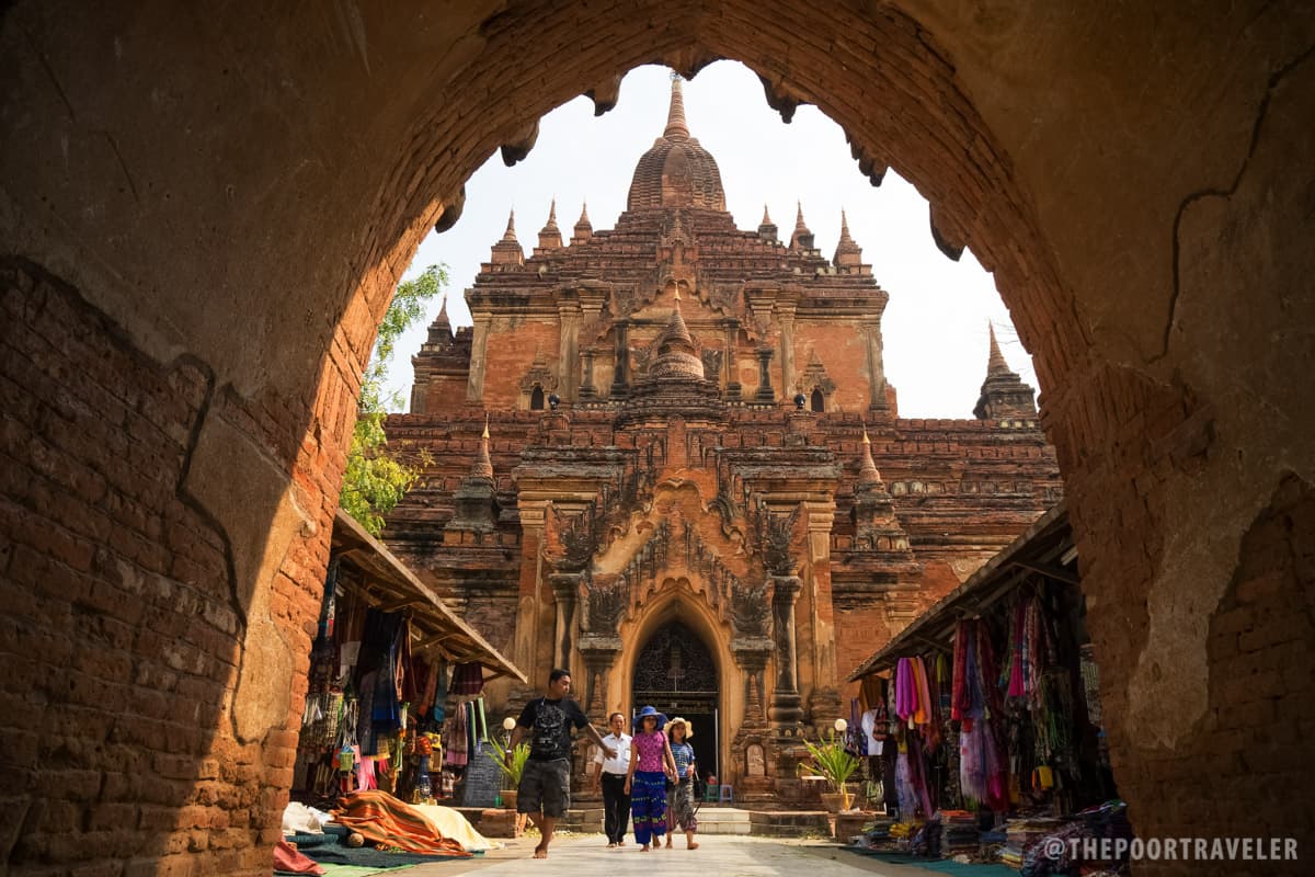 Htilominlo Temple Gate