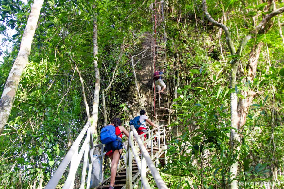 The trek back to Pueblo El Salvador