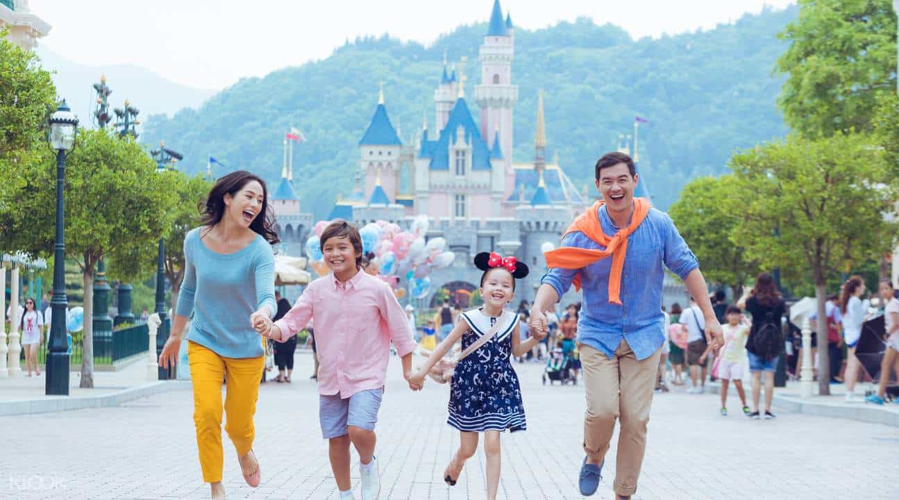 The Top 7 Reasons to Visit Hong Kong Disneyland with Your Family on Your Next Holiday