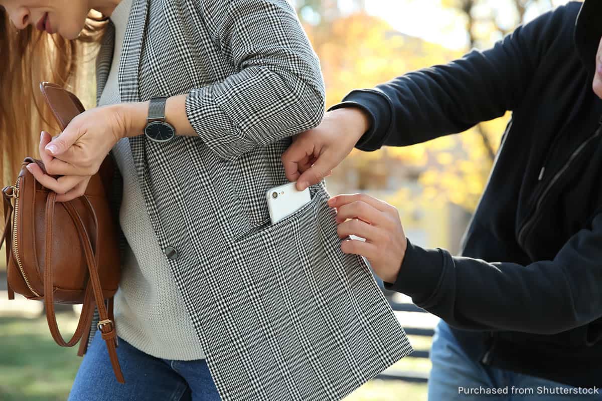 HOW TO AVOID PICKPOCKETS IN EUROPE: 10 Things I Learned from Experience