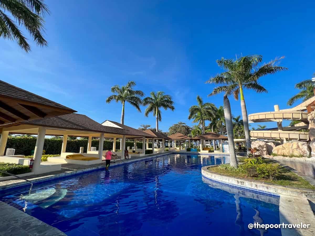 Cottages and huts at Aquaria Resort