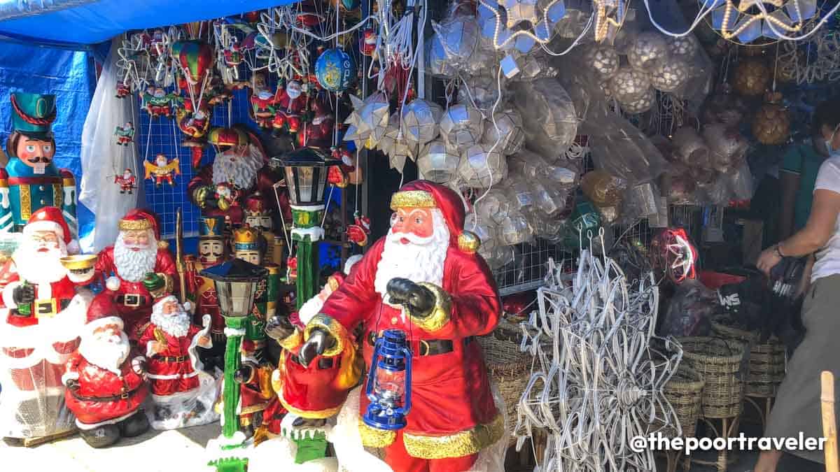Christmas Decorations (Snowballs, Santa Claus Figures, etc.)