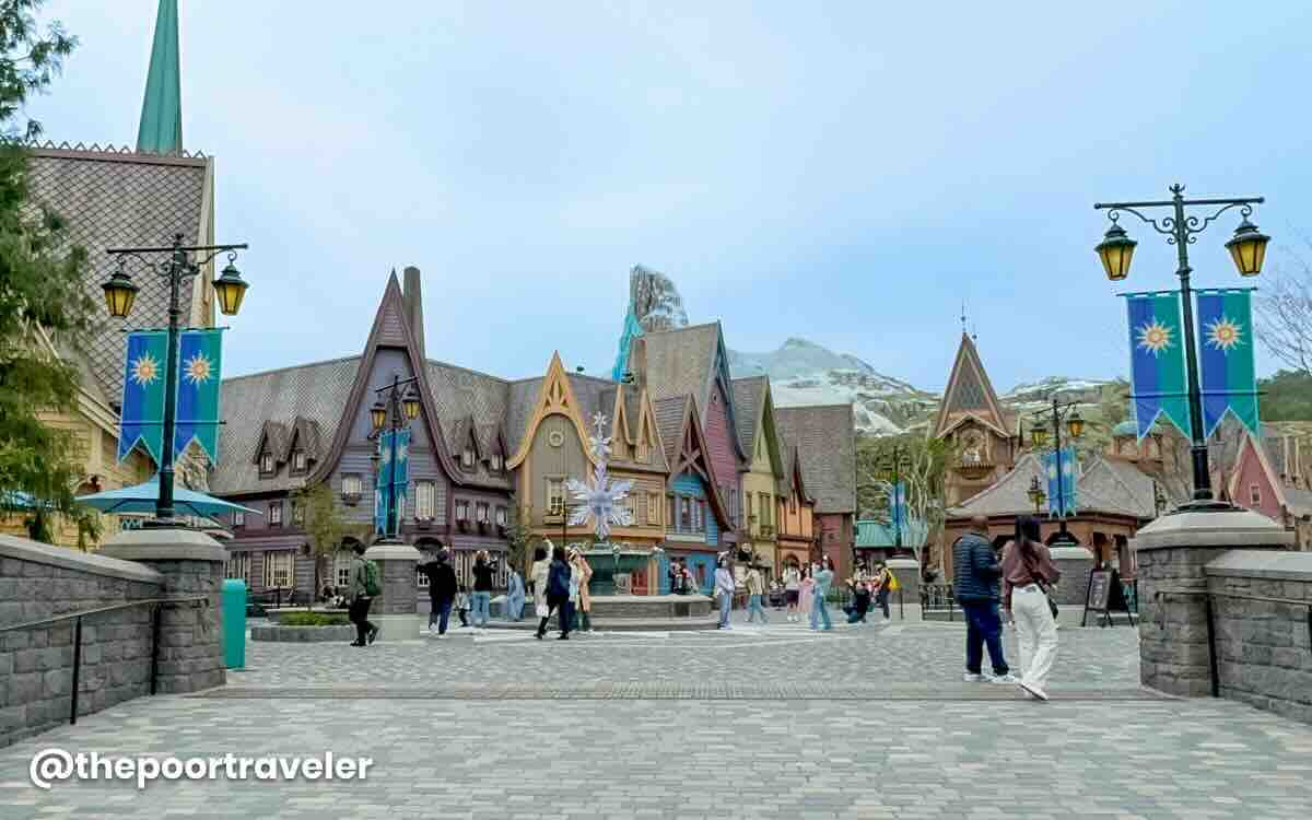 HK Disneyland World of Frozen