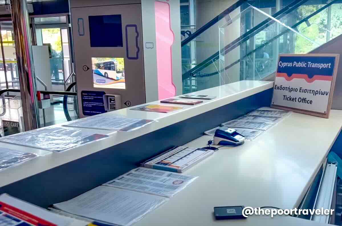 Aéroport de Laranka à Limassol dans le bus public