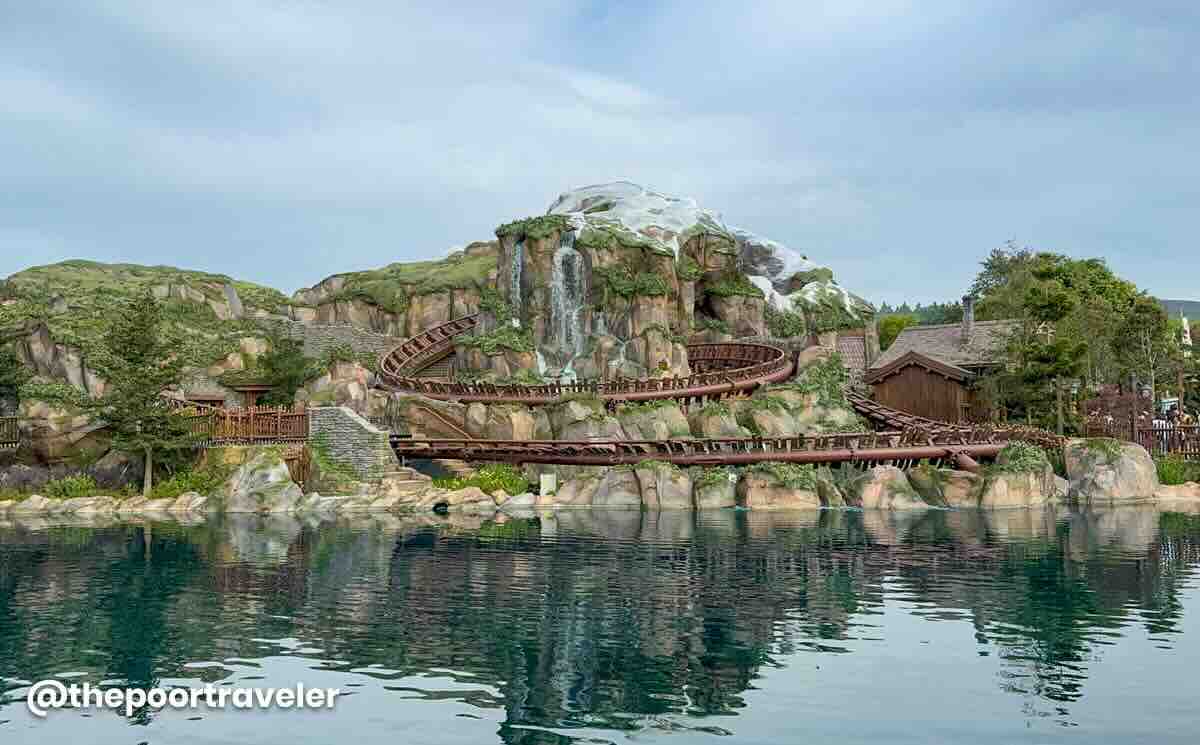 Wandering Oaken Sliding Sleighs HK Disneyland