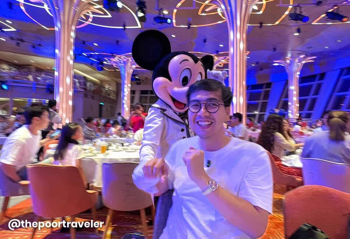 Hollywood Spotlight Club Disney Adventure